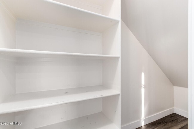 Building Photo - 1270 E Curry Rd