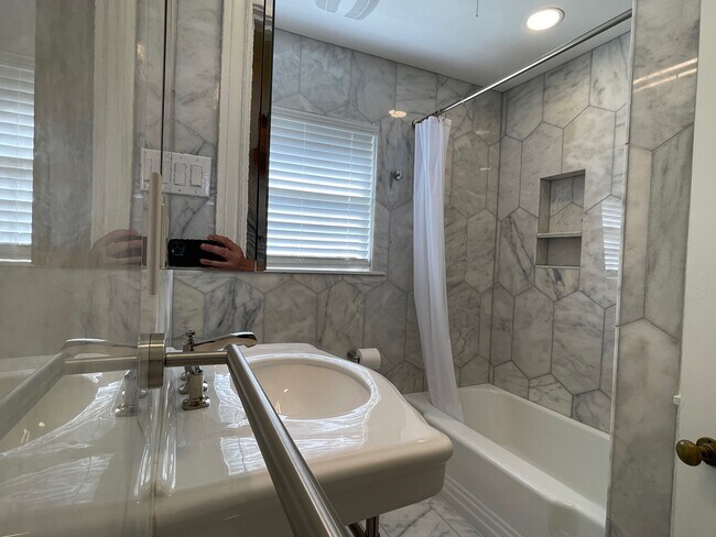 Building Photo - 3624 S Hills Ave