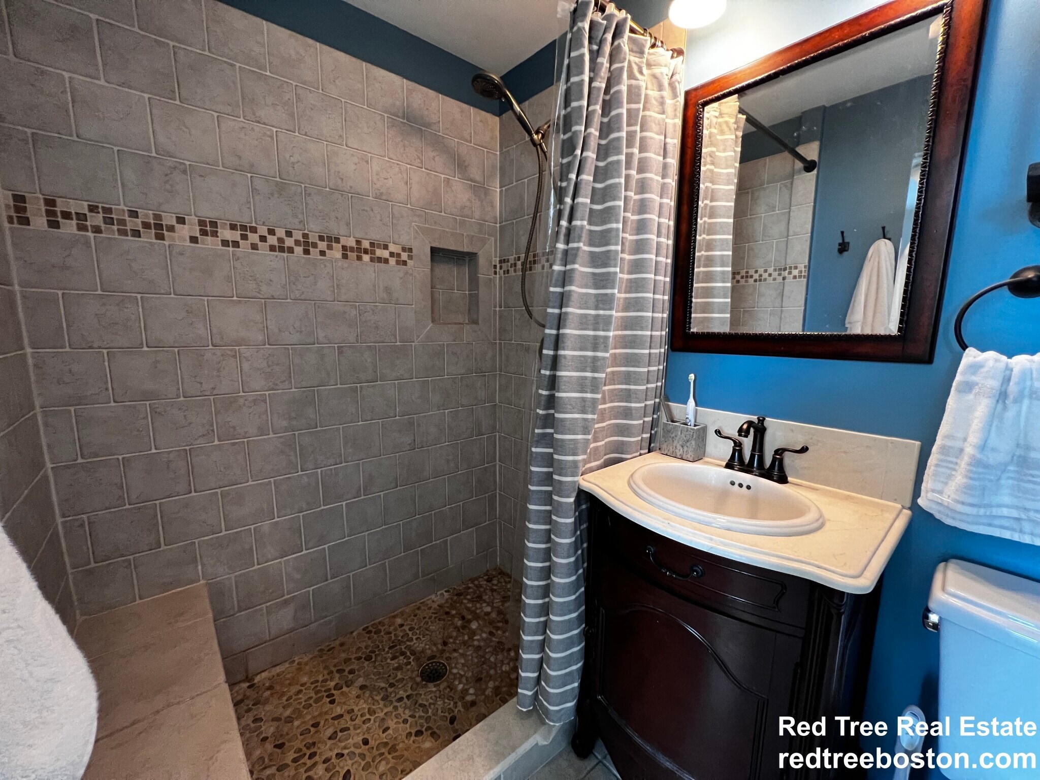 Building Photo - 10 Symmes St