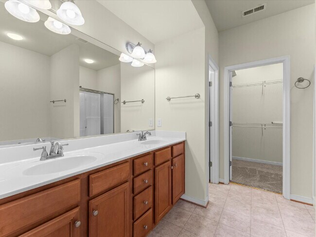 Building Photo - 709 Abbey Village Cir