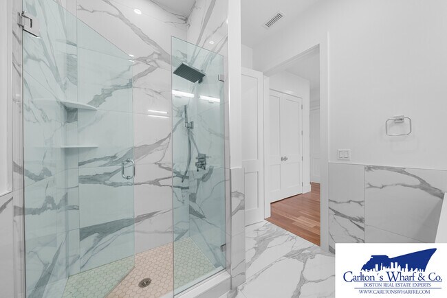 Building Photo - 218 Old Colony Ave