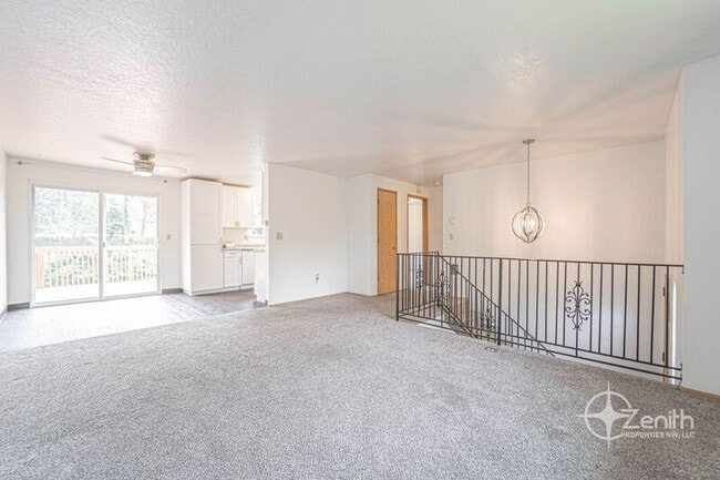 Building Photo - 106 W Beacon Hill Dr