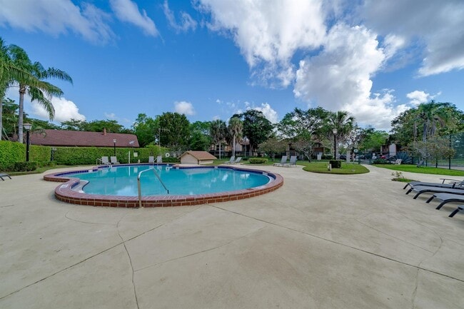 Building Photo - 208 Wimbledon Lake Dr