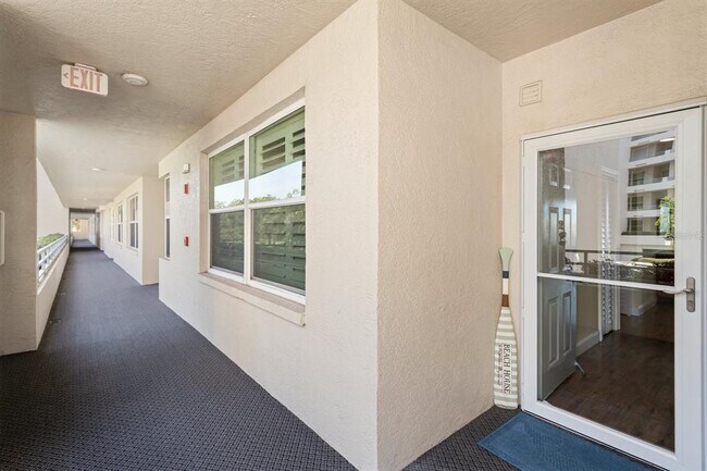 Building Photo - 7912 Sailboat Key Blvd S
