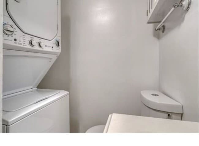 Building Photo - Stunning Newly Renovated 2 Bedroom 1 Bathroom