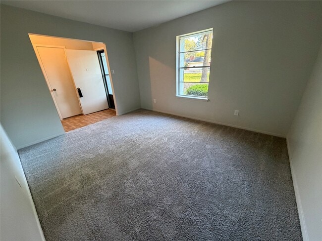 Building Photo - 3310 Forest Glen Dr