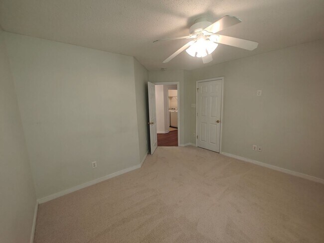 Building Photo - 2625 Piney Ridge Dr