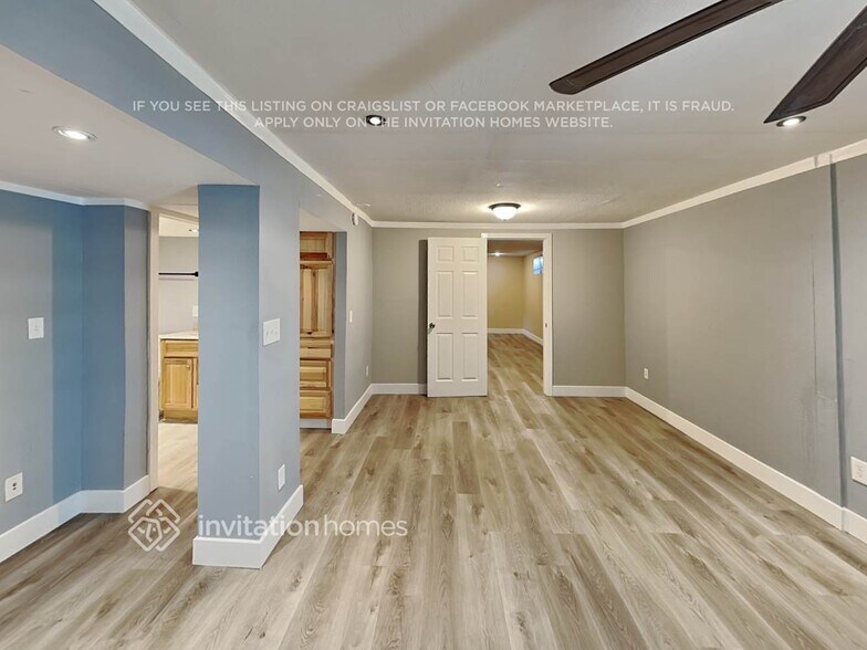 Building Photo - 4325 S Eagle Cir