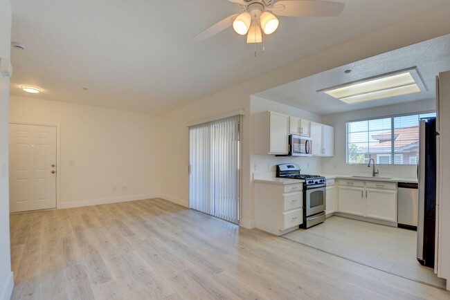 Building Photo - Gorgeous two bedroom two bathroom condo in...