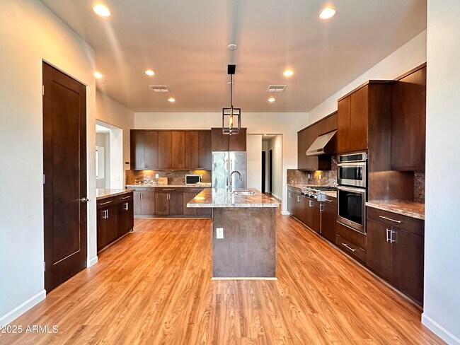 Building Photo - 9671 E Horizon Dr
