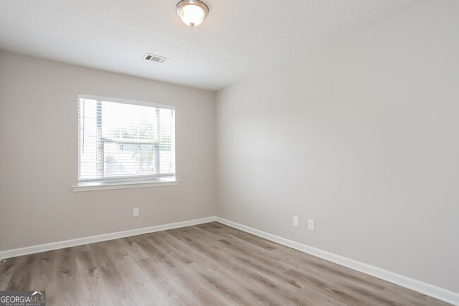 Building Photo - 2057 Wedgewood Dr