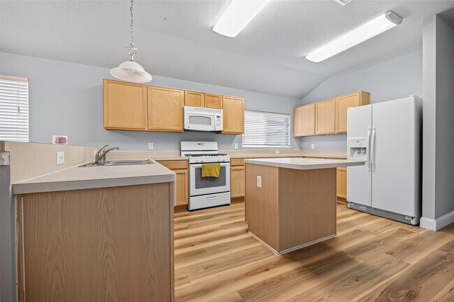 Building Photo - 10430 Deer Branch