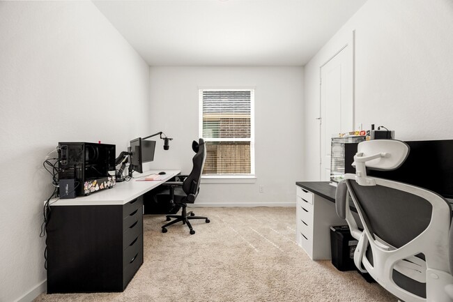 Building Photo - 905 Crystal Bnd Ln