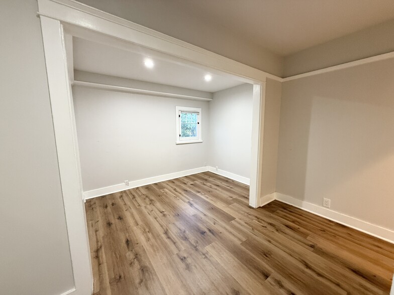 Building Photo - 901 N Orange Grove Ave