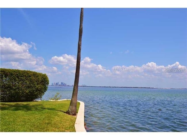 Building Photo - 4950 Bayshore Blvd