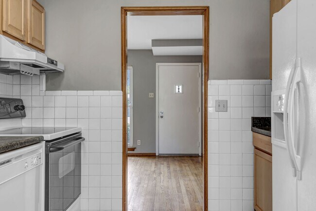 Building Photo - 765 Babler Dr