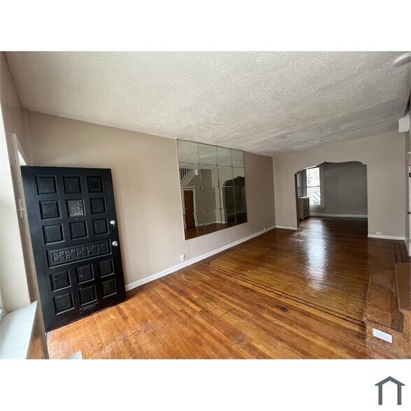 Building Photo - 3214 N Etting St