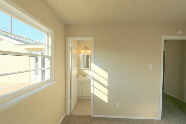 Building Photo - Half off First Full Month's Rent! /Fantastic Updated Home