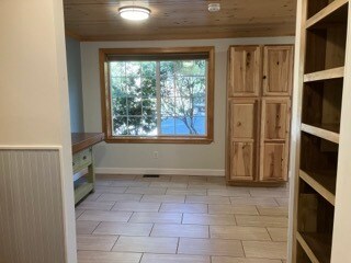 Building Photo - 202 N Spring St