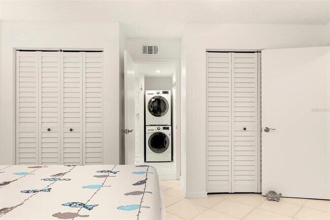 Building Photo - 1848 Shore Dr S