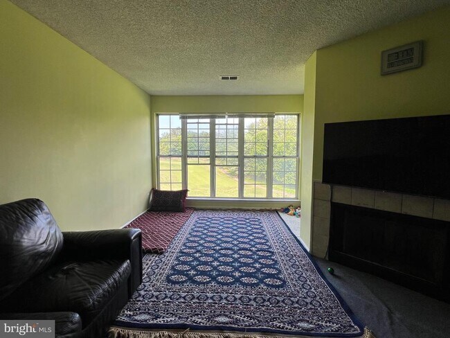 Building Photo - 12100 Greenway Ct