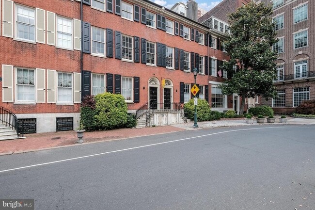 Building Photo - 704 S Washington Square