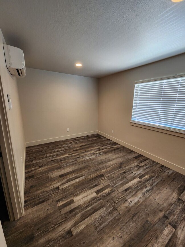 Building Photo - 2 Bedroom 2.5 Bath in Winlock