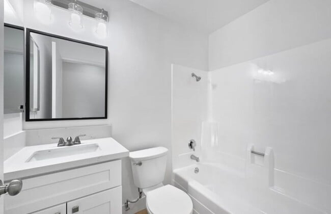 Building Photo - 25443 Vía Labrada