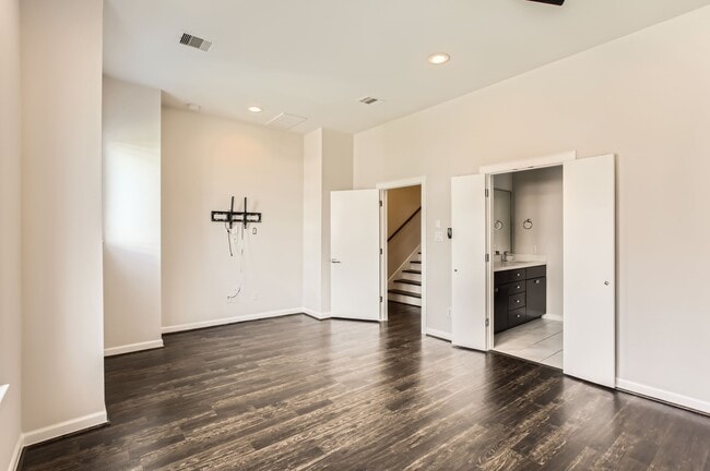 Building Photo - 126 Pierce St