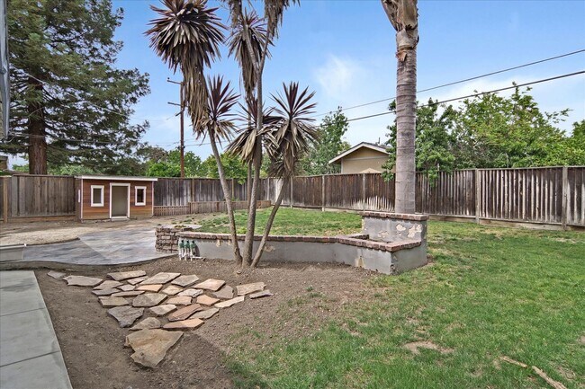 Building Photo - 10082 Endfield Way