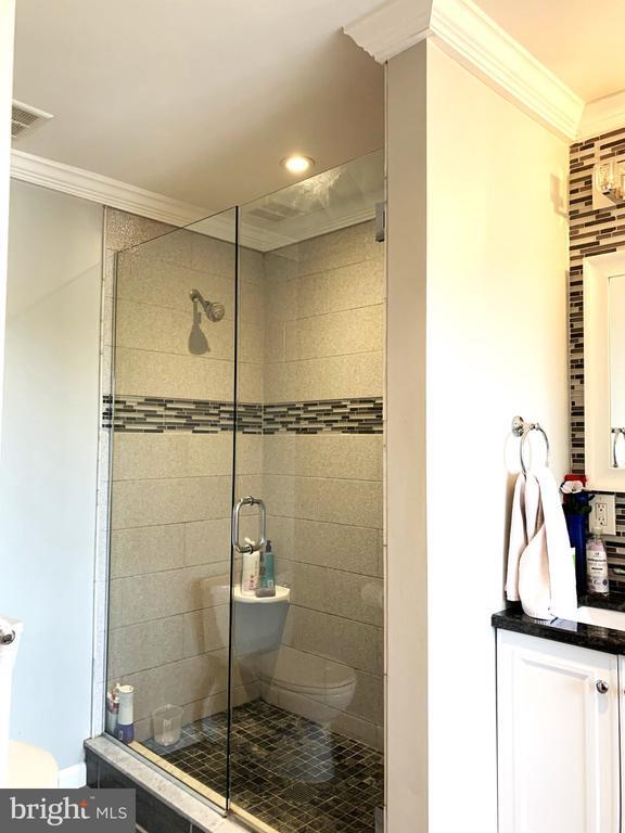 Building Photo - 11 Cabot Dr