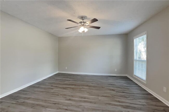 Building Photo - 105 Meadow Crest Ct