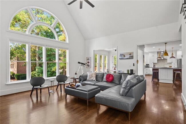 Building Photo - 455 Majestic Cove