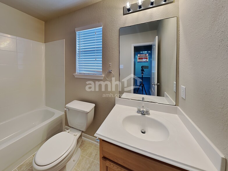 Building Photo - 3743 Jewel Point Dr