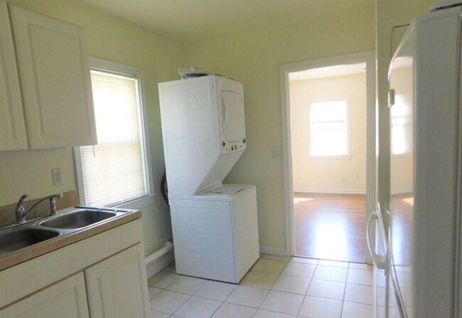 Building Photo - 1 bedroom/1 bathroom- Penniman Road