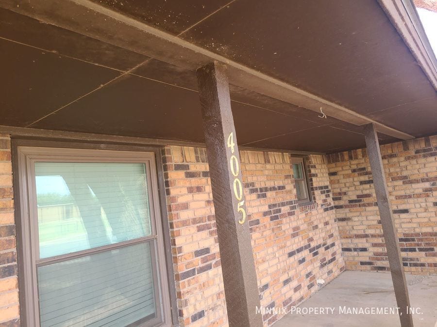 Building Photo - 4005 St Andrews Dr