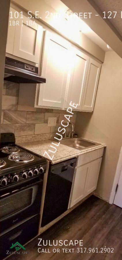 Building Photo - FREE UTILITIES Move-In Special!  Luxury St...