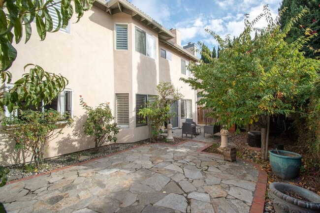 Building Photo - 1547 Deluca Dr