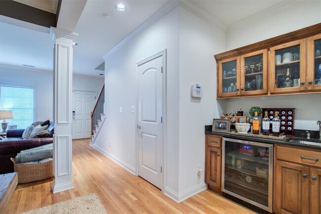 Building Photo - 308 East Promenade