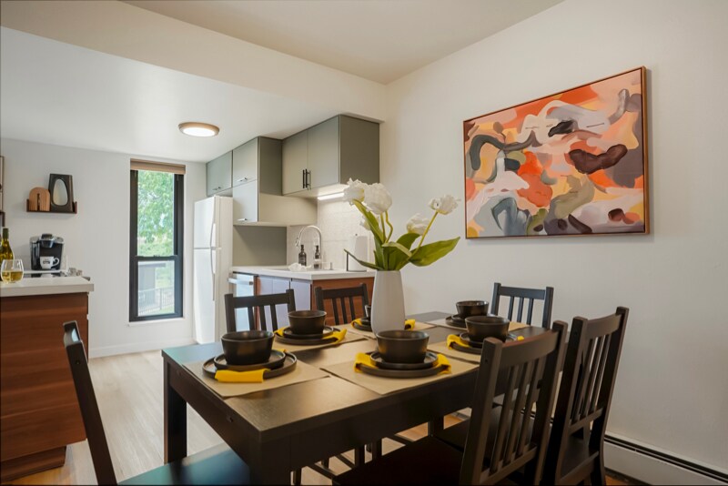 Building Photo - 625 Manhattan Pl