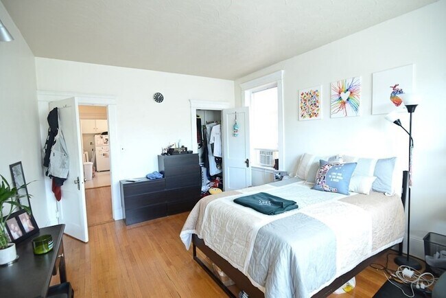 Building Photo - 15 Parkman St