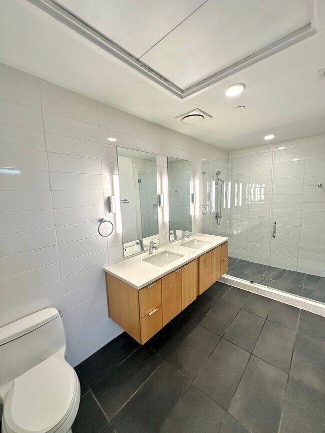 Building Photo - Stunning One bedroom/One bath Condo Locate...