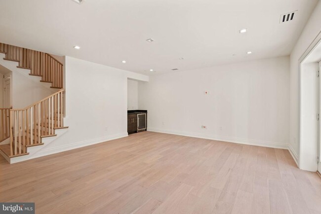 Building Photo - 5022 Cathedral Ave NW