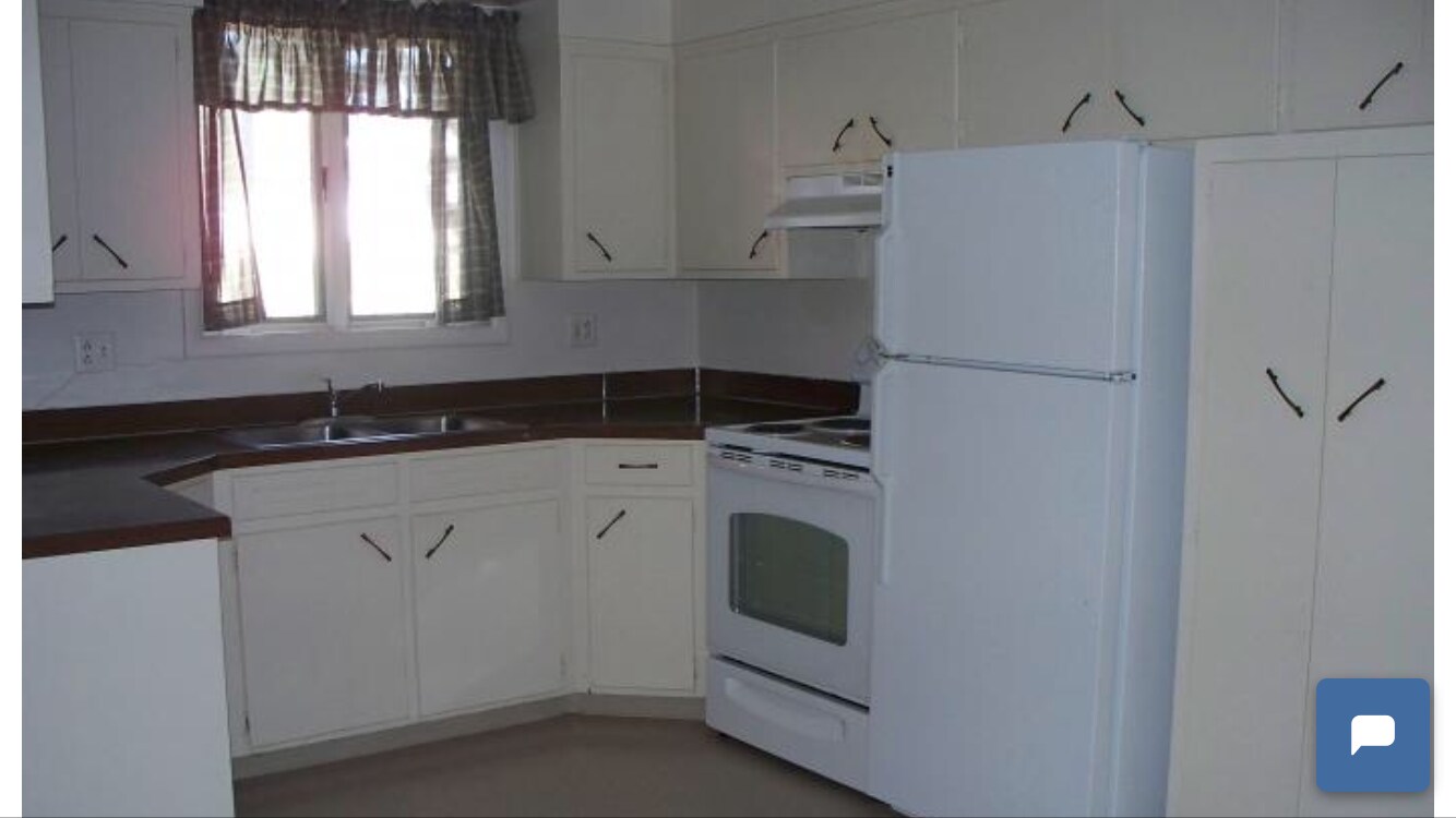 Kitchen - 409 46th St S