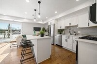 Building Photo - 19 Armory St