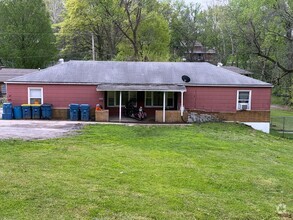 Building Photo - Updated 2 Bed, 1 Bath Duplex – Convenient ...