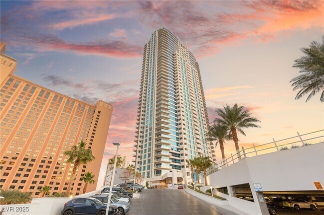 Building Photo - 2700 S Las Vegas Blvd