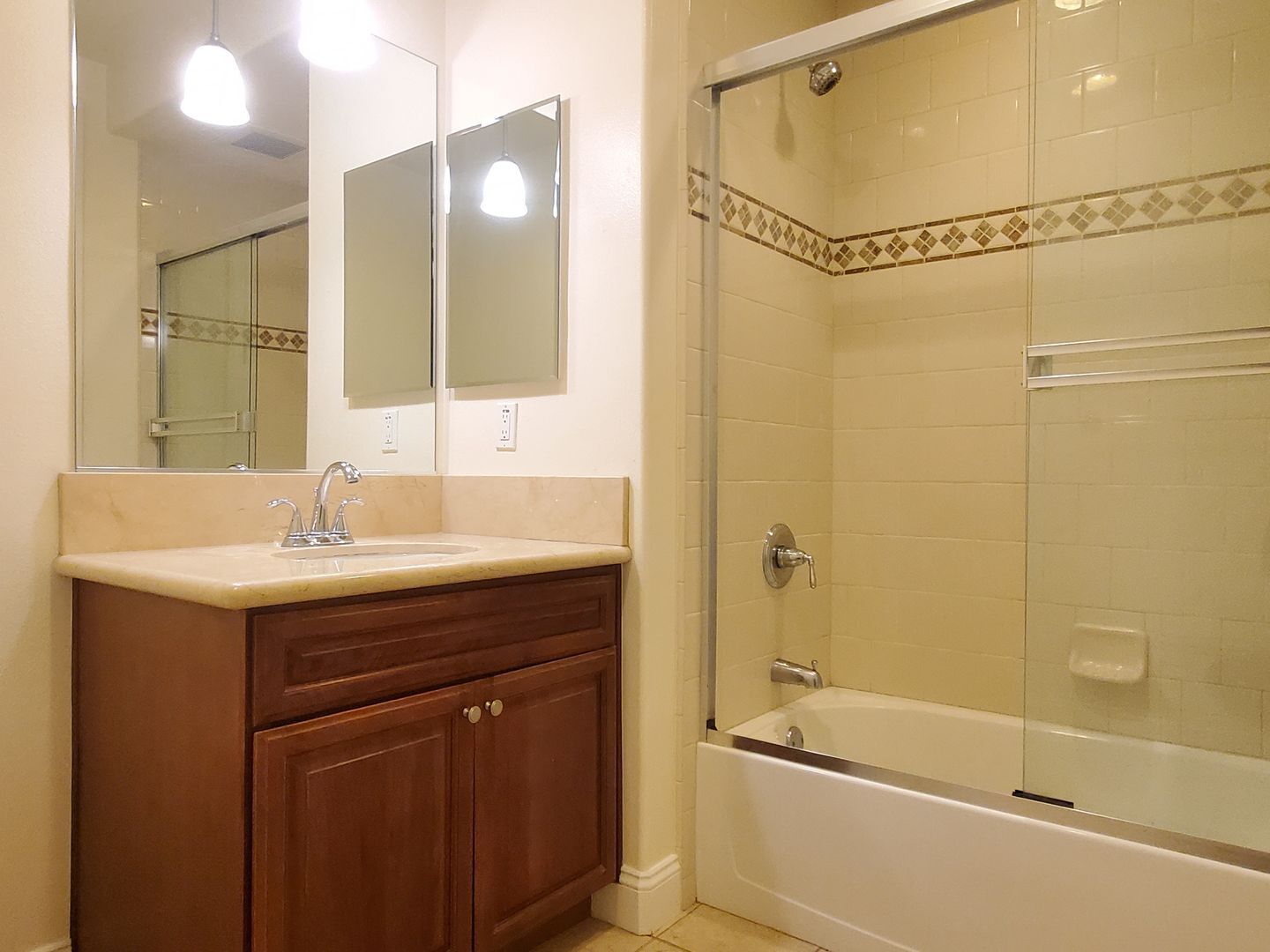 Building Photo - 2881 Meridian Ave