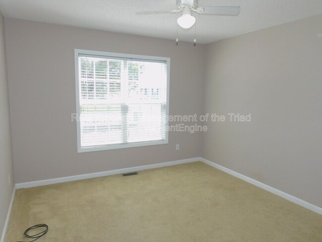 Building Photo - 2988 Butterwood Dr