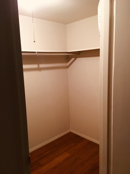 Building Photo - 810 N Forklanding Rd